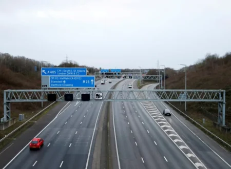 self-driving lanes M25 London