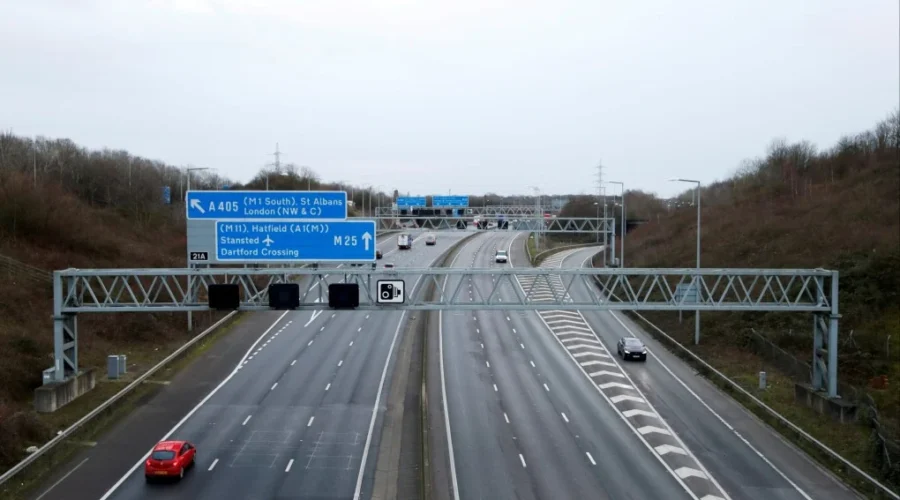 self-driving lanes M25 London